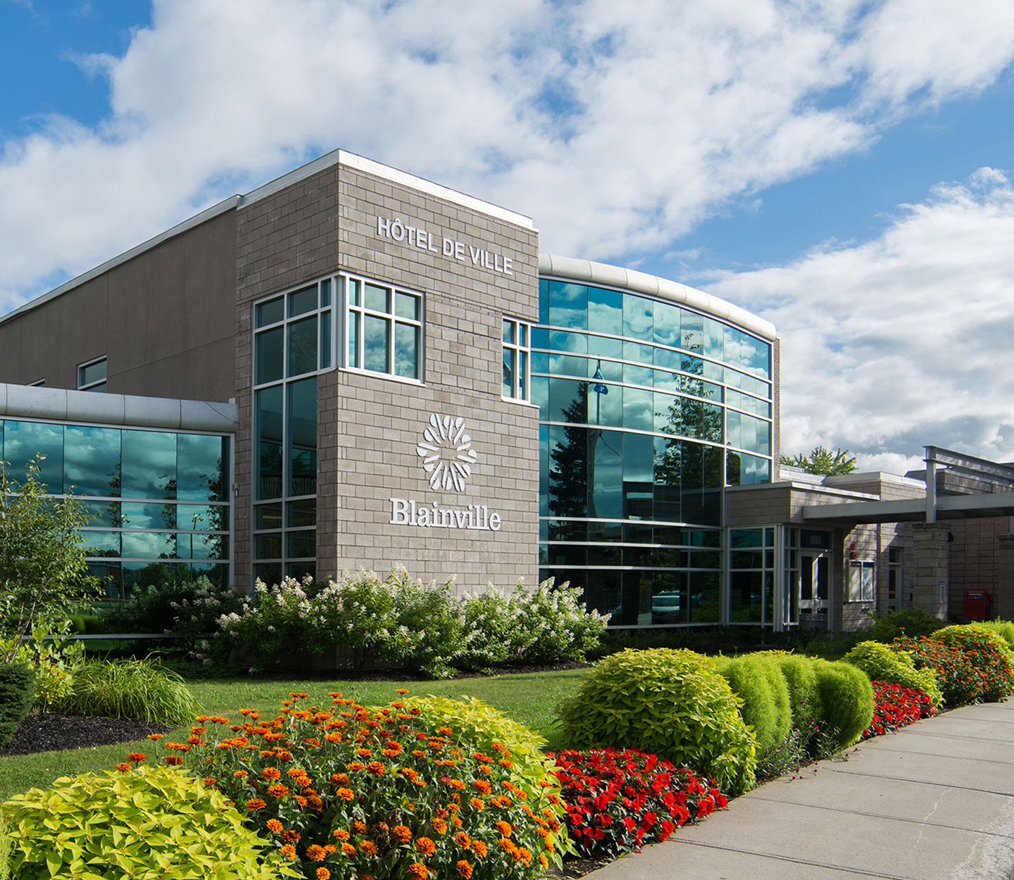 Hôtel de ville de Blainville, Québec — centre administratif de la ville